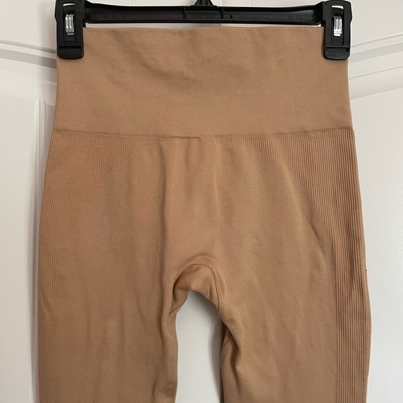 Set active X Revolve nude tan high rise leggings size small - Picture 7 of 8